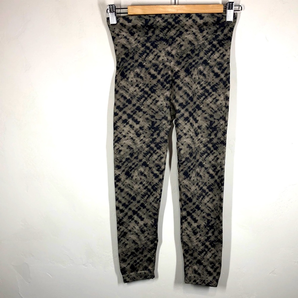 Spanx camouflage leggings size medium